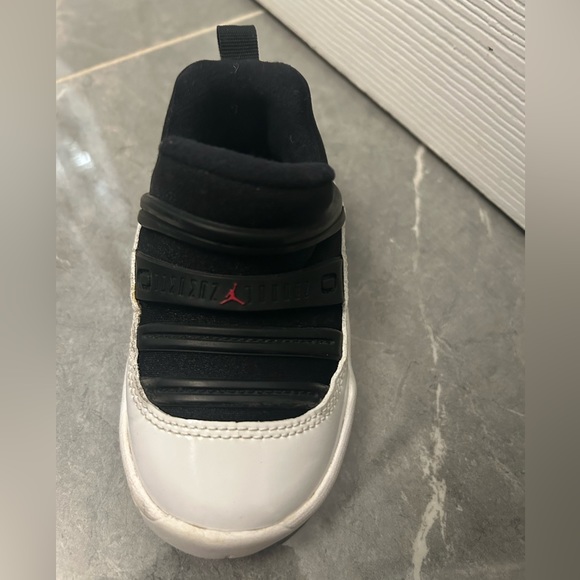 EUC Toddler Jordans Size 5 - Picture 3 of 5